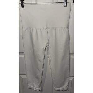 Soma Women's L White Essential Slimming Capri Leggings Flat front Solid NWOT